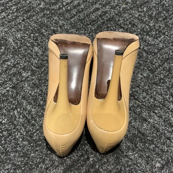 Stuart Weitzman - Picture 5 of 12